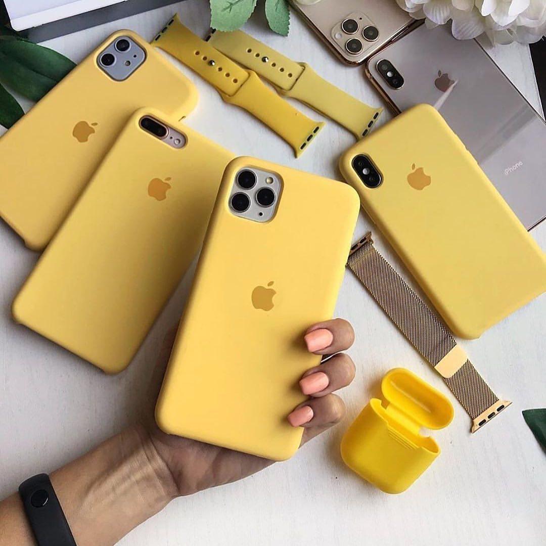 Silicone case iPhone 15 Pro žuta